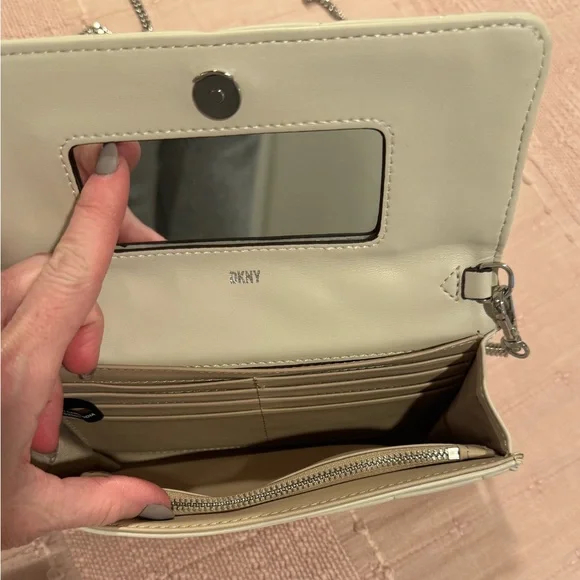 Authentic NWOT, Sina Wok Mix Quilt Crossbody/Silver Chain - Picture 6 of 11